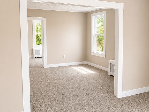5th image of 371 Laurel Hill Ave #B