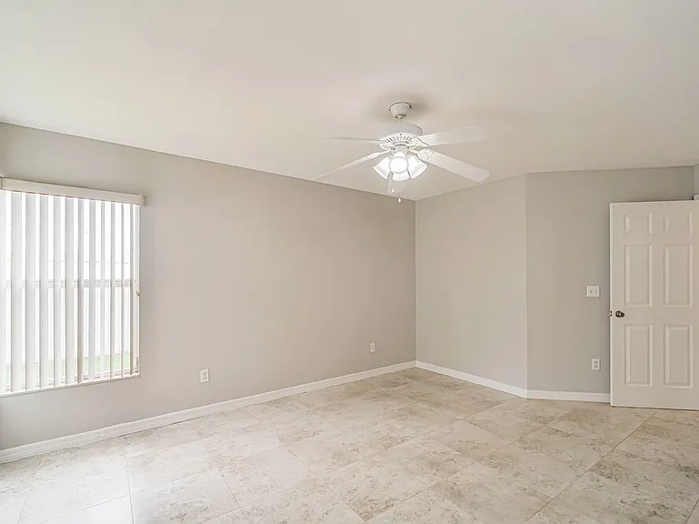 433 SW 6th St — Photo 13