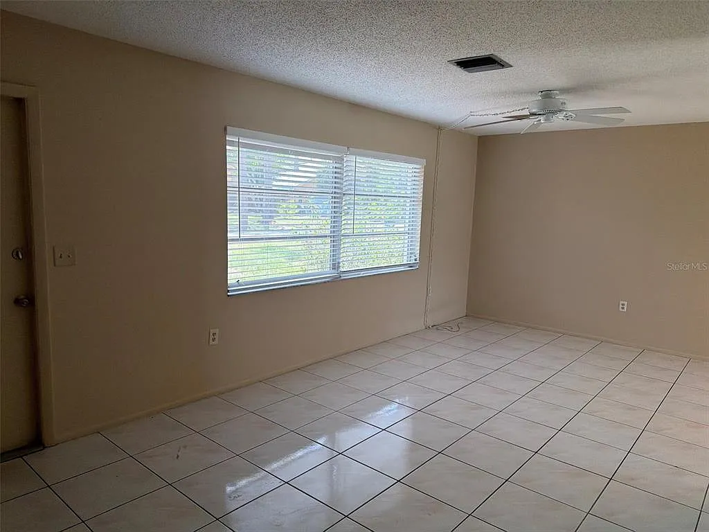 2 bed, 2.0 bath, 1325 sqft, $1,900 — Photo 3