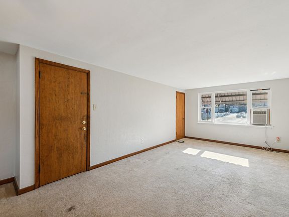 3rd image of 1439 Lincoln Way APT C