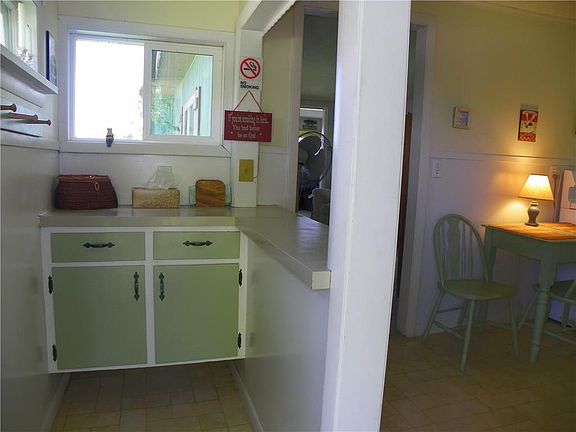4th image of 2 Loomis Ln