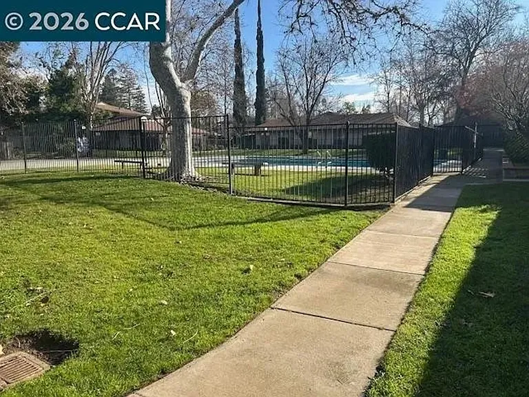 5451 Roundtree Pl #F — Photo 14