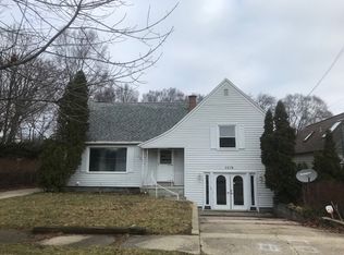 1376 Airport Rd, Norton Shores, MI 49444