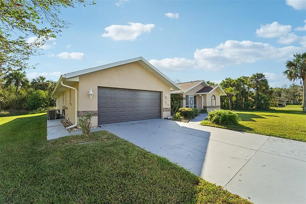 4 bed, 2.0 bath, 1903 sqft, $2,850 — Photo 1
