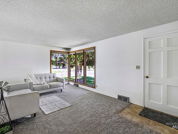 2nd image of 1037 Sunrise Blvd