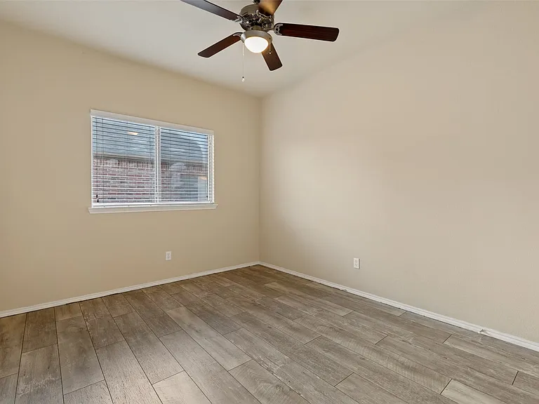 504 Teal Ln — Photo 15