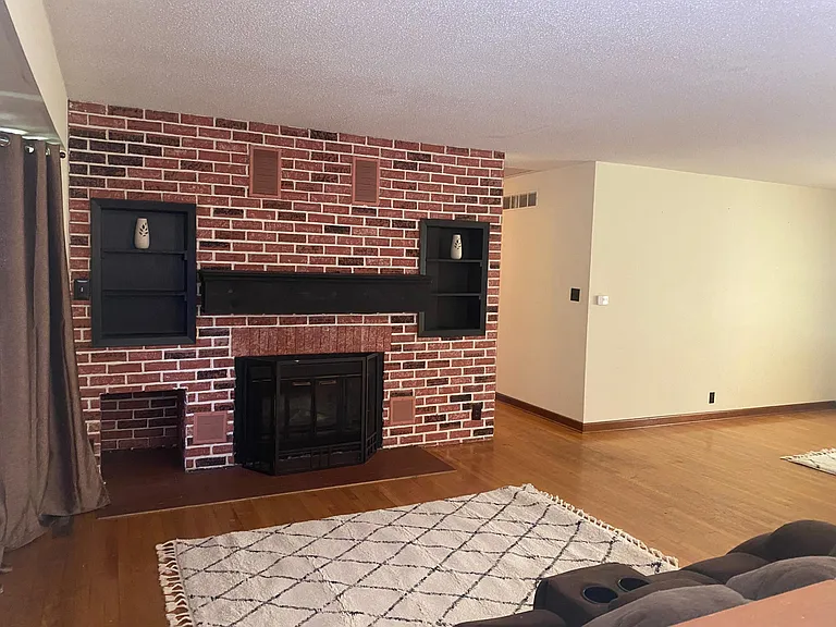 Beautiful hardwood floors & Nice Fireplace no work but pretty!