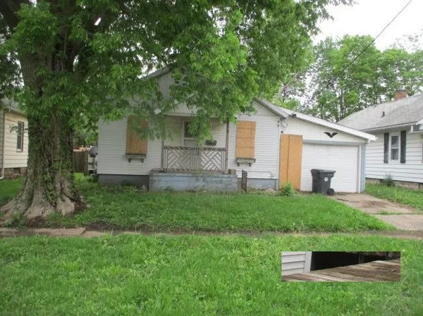 807 S 13th St, Pekin, IL 61554