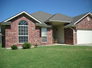 621 Nathan Ln, Moore, OK 73160