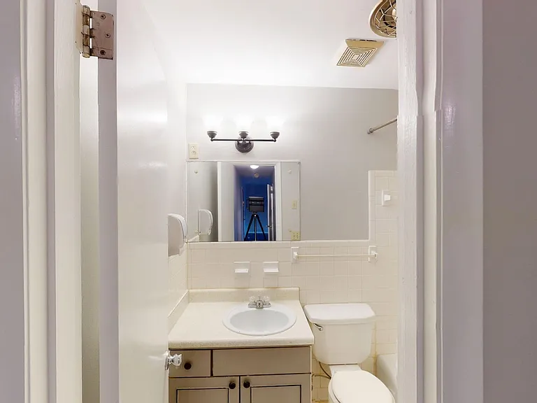 Executive House — Photo 26