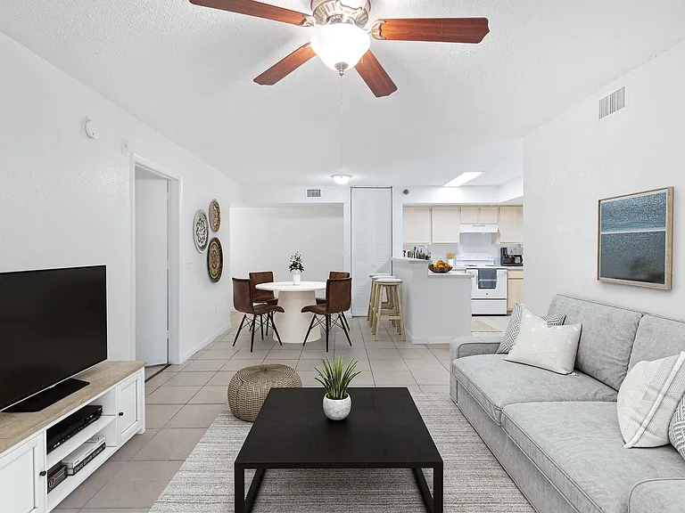 Taylor Pointe Apartments — Photo 28