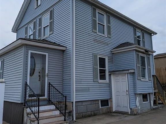 3rd image of 113 Lyon Ave
