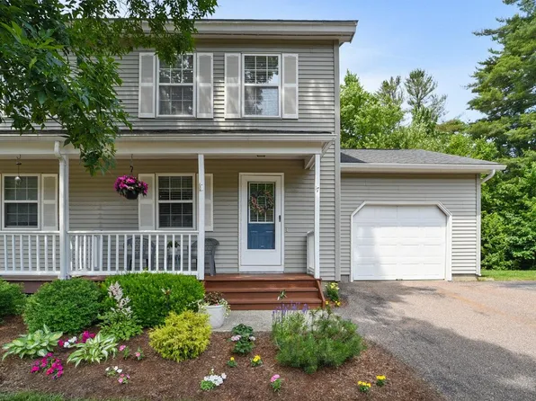 17 Pointe Drive, Essex Junction, VT 05452