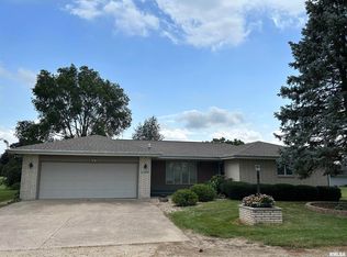 449 E Oak St, Washburn, IL