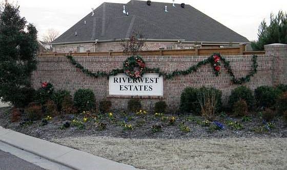 1st image of 639 Riverwest Cir