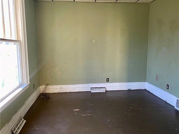 4th image of 324 Parker Ave