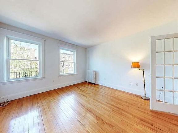 4th image of 37 Park Vale Ave APT 3