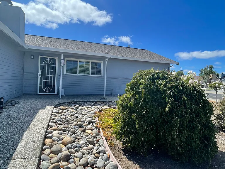 500 Marine View Ave — Photo 2