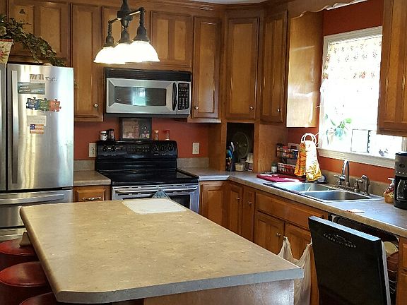 Island with storage in kit.