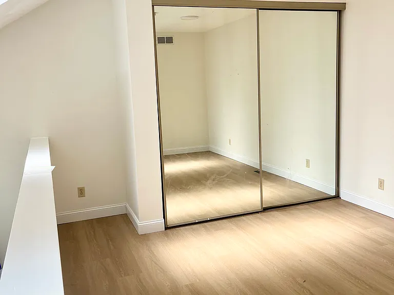 2700 Sussex Ct — Photo 5