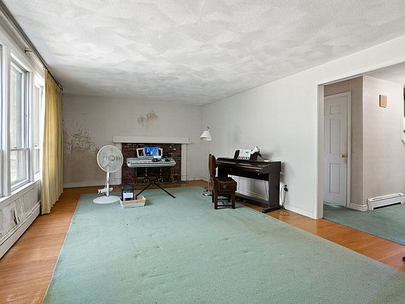 3rd image of 88 Virginia Farme Ln