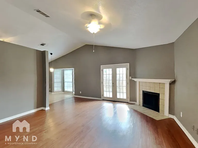 6702 Fire Hill Dr — Photo 2