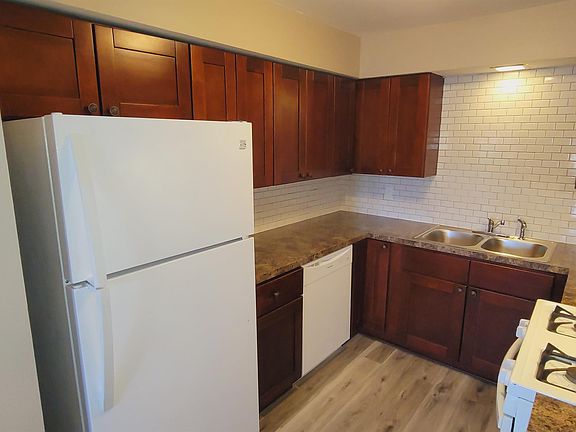 2nd image of 10425 Mason Ave APT 3B