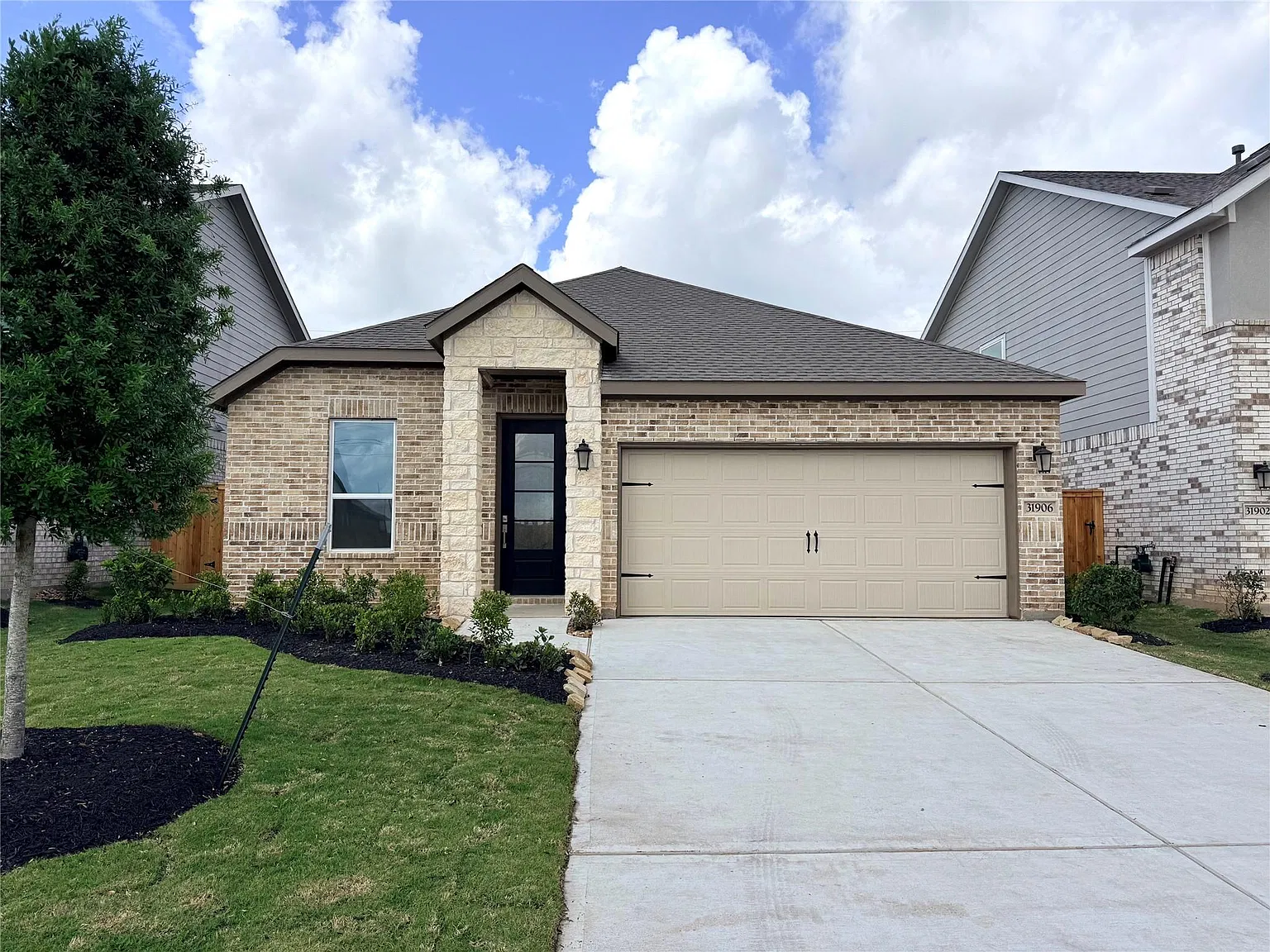 4 bed, 2.0 bath, 1908 sqft, $2,595 — Photo 2