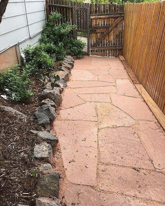 Flagstone paver side yard