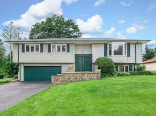 11N942 Hilltop Rd, Elgin, IL 60124