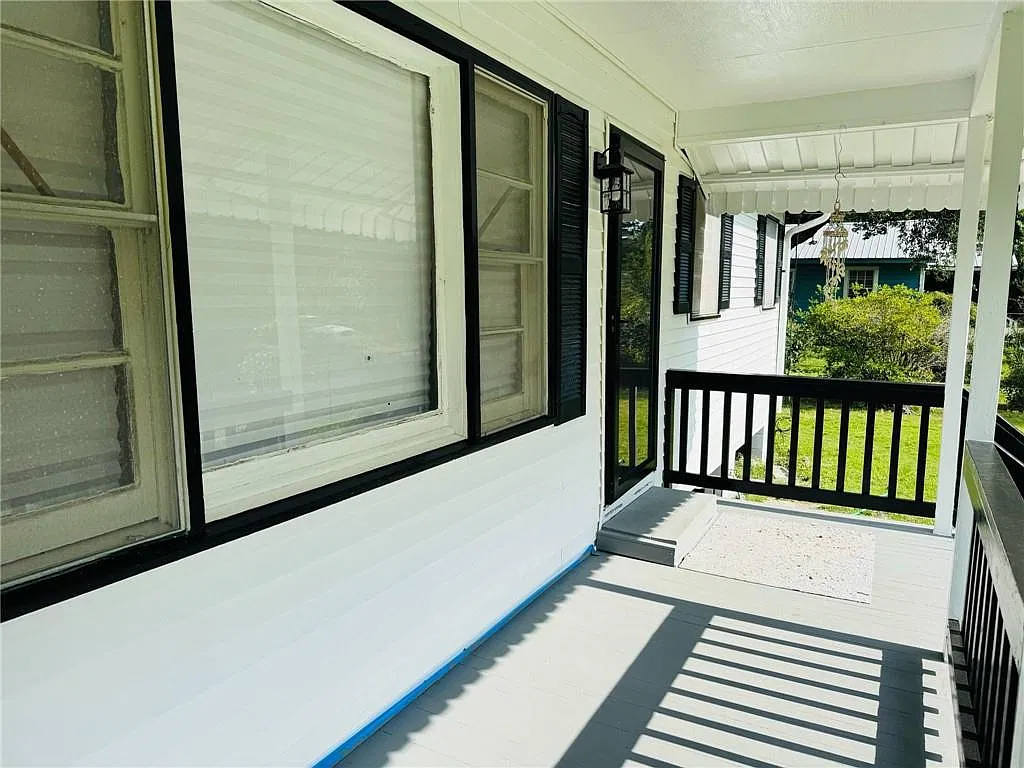 3 bed, 834 sqft, $1,450 — Photo 2