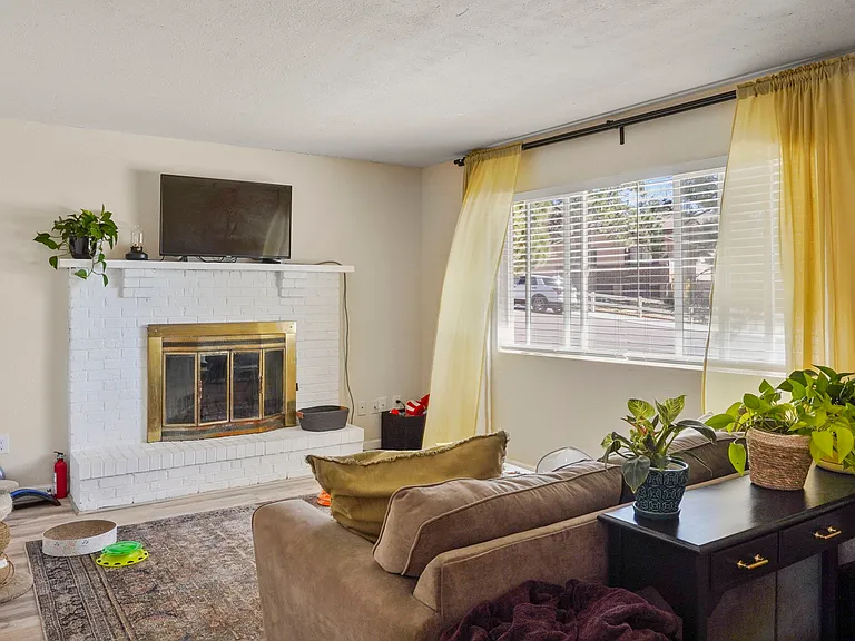 3270 Cortina Dr — Photo 4
