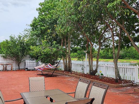 4th image of 527 Windrose Dr