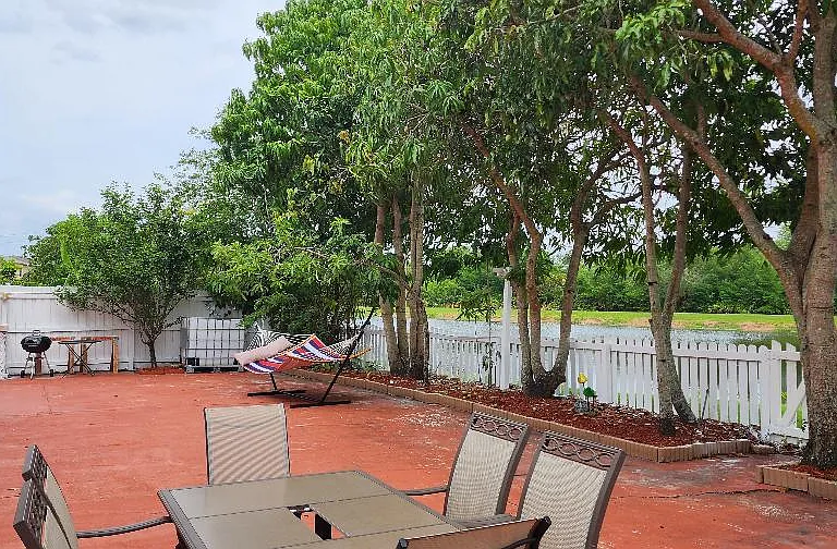 527 Windrose Dr — Photo 4