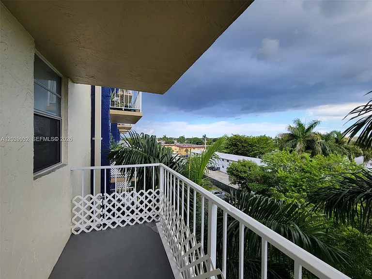 4550 NW 9th St #512E — Photo 7