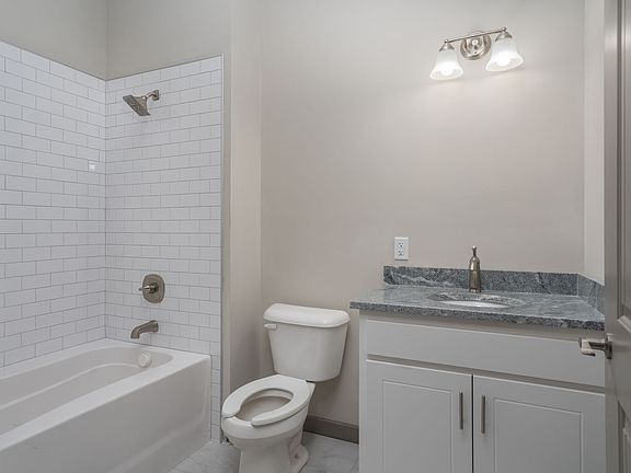 3rd image of 143 SE Main St #2F