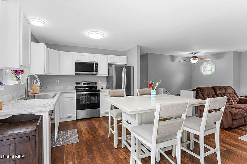 5th image of 61 Locust Ridge Drive