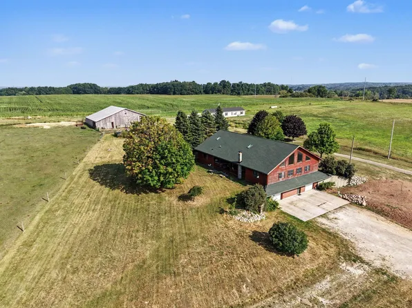 332 N Warner Ave, Fremont, MI 49412