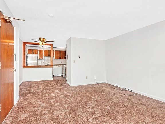 2nd image of 187 Great Rd APT C2