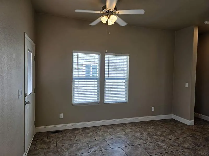 1 bed, 390 sqft, $1,350 — Photo 4