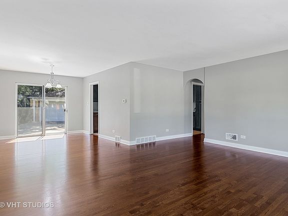 2nd image of 319 Crescent Dr