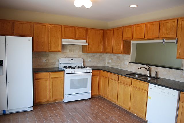 2nd image of 2712 Woodmere Dr #118