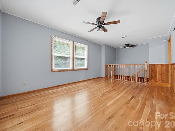 3rd image of 408 Birch Circle Dr