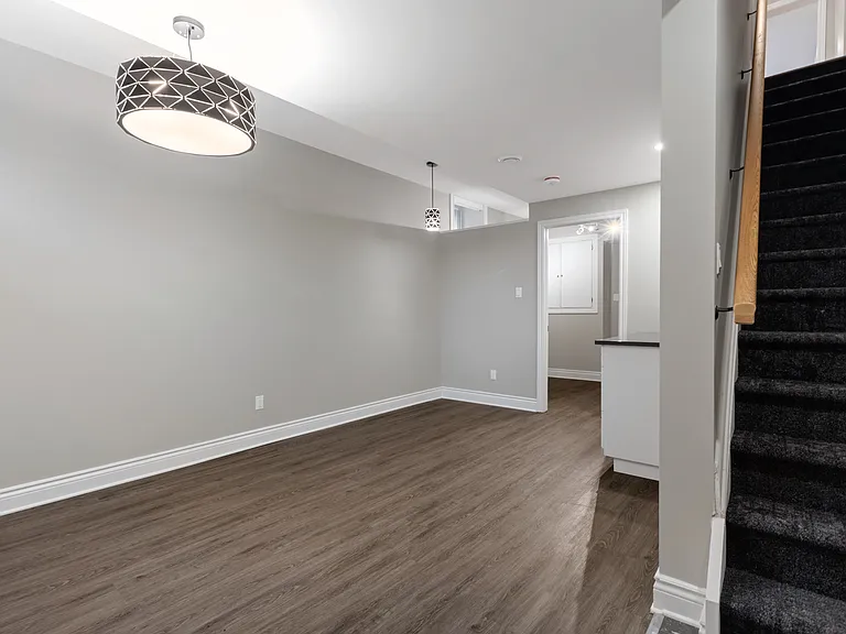 447 Green Ave — Photo 10