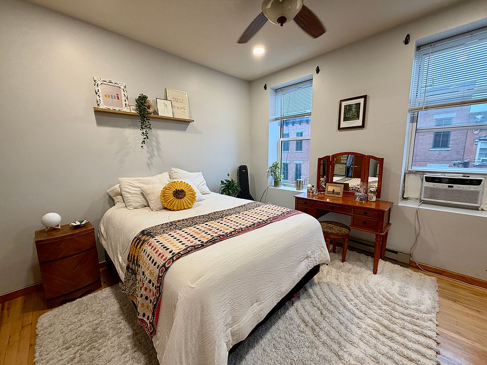 1st image of 927 Garden St APT 4N