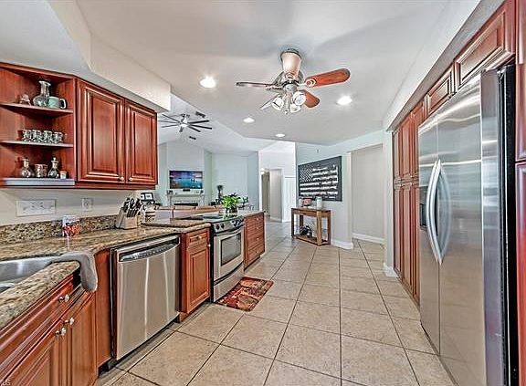3rd image of 6537 Willow Lake Cir