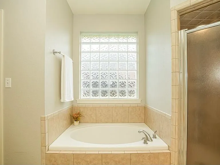 7001 Shadow Brooke St — Photo 15