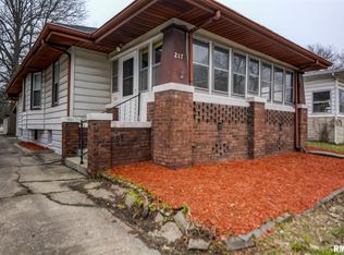217 E Park St, Taylorville, IL 62568