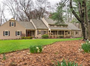 2 Sandalwood Dr, Warren, NJ 07059