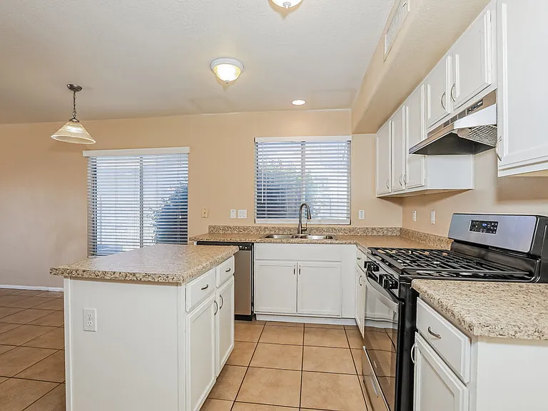 919 W Juanita Ave — Photo 7